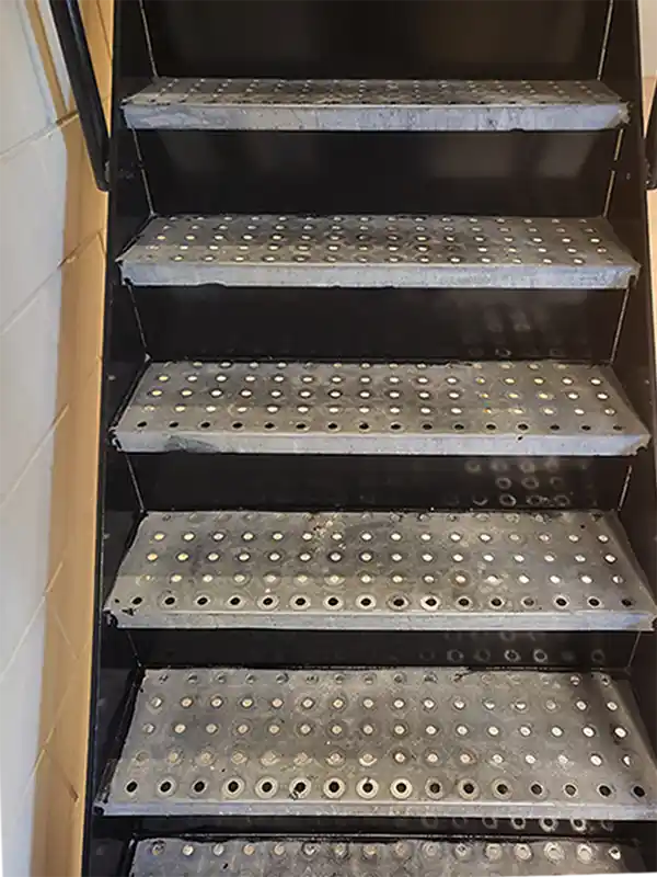 metalen traptreden voor traprenovatie